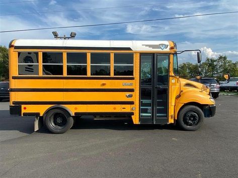 School Bus Side View, Bus Reference, Bus Sekolah, Short School Bus, Old School Bus, All Eyez On Me, School Buses, Mini Bus, Bus Coach