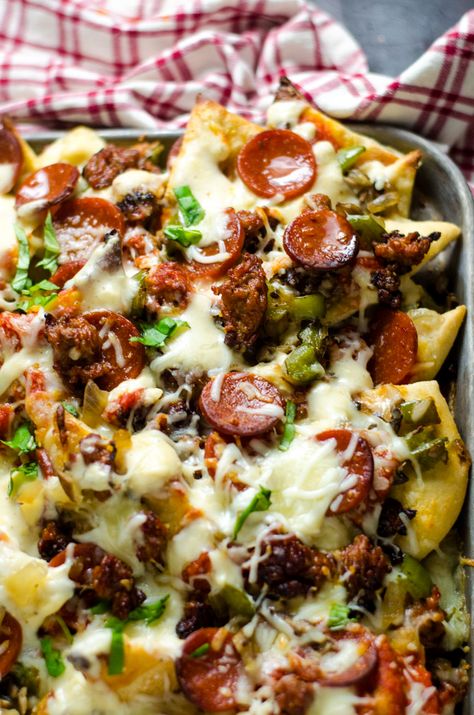 Loaded Pizza Nachos with Creamy Garlic White Sauce. All of your favorite pizza toppings on easy-to-make pizza crust chips. This is the ultimate appetizer. | hostthetoast.com Stuffed Shells Without Ricotta, Garlic White Sauce, Pizza Nachos, Spice Blends Recipes, Stuffed Shells Recipe, Fries Recipe, White Sauce, Creamy Garlic, Stuffed Shells