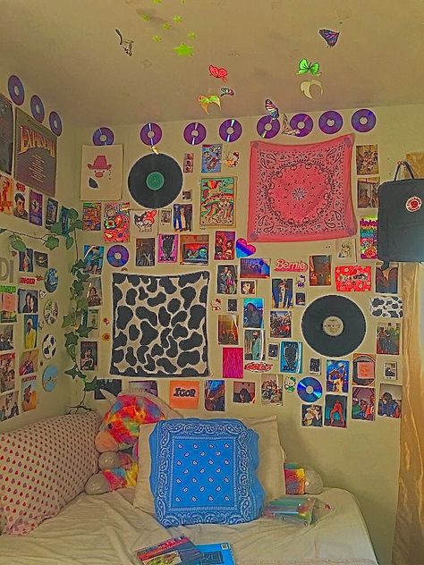 indie room Kid Core Room, Indie Kid Room, Indie Bedroom Ideas, Kidcore Room, Indie Room Inspo, Indie Rooms, Indie Room Ideas, Indie Bedroom, Indie Decor