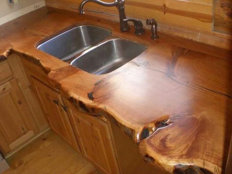 Beautiful! Live edge counter top Dapur Rustic, Rustic Counter, Kabinet Dapur, Wooden Counter, Into The Wood, Cabin Kitchens, Log Furniture, Wood Counter, Wood Countertops