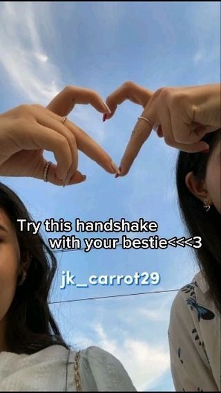 Inspirational Friendship Quotes, Oil Painting Photo, Cool Handshakes, Snapchat Photo, Hand Tricks, Best Friend Questions, Crazy Best Friends, Friend Quiz, Best Friend Activities