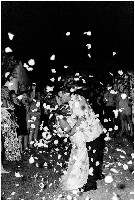 Wedding Shot List, Rose Petals Wedding, Wedding Exit, Country Barn Weddings, Wedding Exits, Wedding Petals, Wedding Photography Styles, Wedding Photos Poses, Wedding Confetti