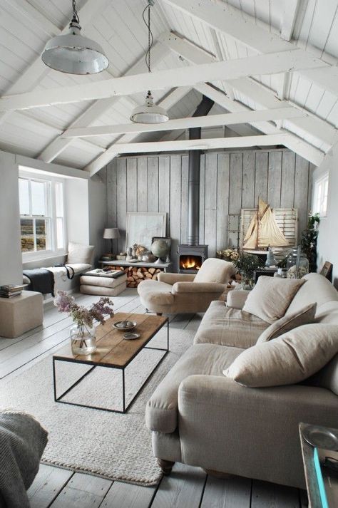 love gray! Beach Cottage With Rustic Farmhouse Charm Auf lizmarieblog.com http://www.pinterest.com/littlelargo/for-the-home/ Modern Farmhouse Living Room Decor, Farmhouse Living Room Decor Ideas, Modern Farmhouse Living, Decor Eclectic, Coastal Living Rooms, Modern Farmhouse Living Room, Farmhouse Decor Living Room, Cottage Living, A Living Room