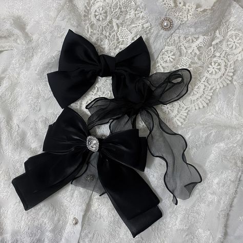 Sound Of Magic, Estilo Blair Waldorf, Soft Pink Theme, Black And White Ribbon, Doll Aesthetic, Pink Themes, Black And White Aesthetic, White Bow, Black N White