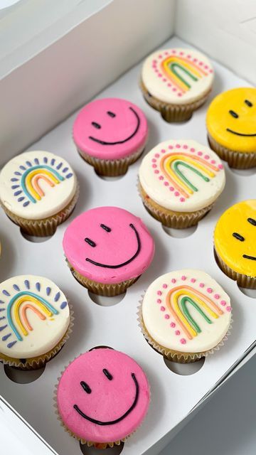 Rainbow Birthday Party Cookies, Preppy Birthday Cupcakes, Smile Face Cupcakes, 70s Cupcakes Ideas, Smiley Face Birthday Party Ideas, Preppy Cupcakes, Smiley Face Cupcakes, Funky Cupcakes, Flat Top Cupcakes