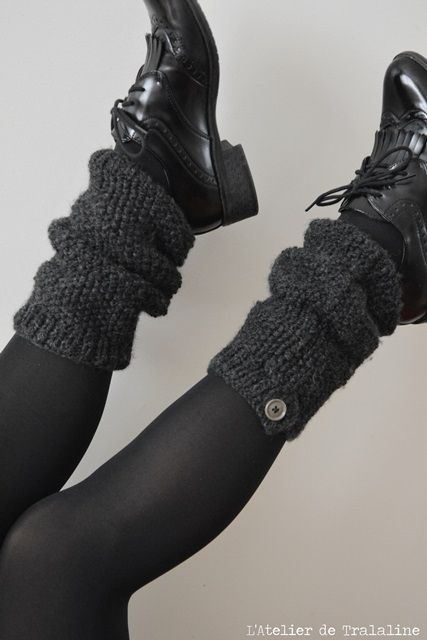 * Gambettes en guêtres * - L' atelier de Tralaline Black Sneaker, Leg Warmers, All Black Sneakers, All Black, Tent, Couture, Crochet, Boots, Clothes