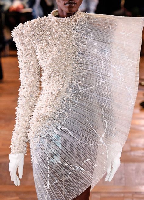 Close up: Pearls played a central part in Olivier Rousteing’s first BALMAIN COUTURE collection Pearl Inspired Outfits, Mood Idea, Balmain Couture, Abed Mahfouz, Balmain Dress, Angela Simmons, Tulle Mini Dress, Collection Couture, Olivier Rousteing