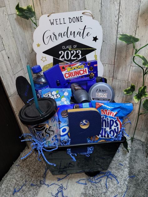 Graduation Blue Graduation Bucket Gifts, Cute Graduation Gifts For Bf, Graduation Snack Gift Basket, Gift Basket Ideas For Graduation, Boys Graduation Gift Ideas High Schools, Graduation Gift Basket Ideas For Boys, Graduation Gift For Brother, Cute Graduation Gifts For Boyfriend, Grad Gift Basket Ideas