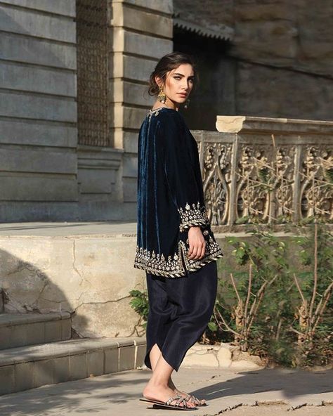 misha lakhani Velvet Pakistani Dress, Velvet Dresses Outfit, Misha Lakhani, Pakistani Formal Dresses, Velvet Dress Designs, Pakistani Dresses Casual, Salwar Kamiz, Velvet Clothes, Velvet Shirt