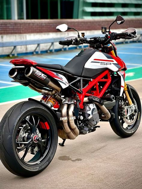 Hypermotard Ducati, Trail Motorcycle, Adventure Bike Motorcycles, Ducati Motorbike, Ducati Motor, Cool Dirt Bikes, Ducati Hypermotard, Image Moto, Motorised Bike