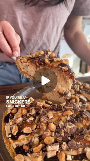 Allrecipes on Instagram: "No-Bake Snickers Pie 🥧  It’s not like a regular pie. It’s a candy bar pie. ✨ This treat tastes just like the Snickers bar you know and love with caramel, peanuts, and chocolate.   🧑‍🍳: Julia Levy  📸: Natalie Gravois @guacmylife and Nicole McLaughlin @nicolemcmom   🔗 Head to the link in bio for the recipe.   #instafood #food #foodie #snickers #candy #chocolate" No Bake Snickers Pie, Snicker Pie, Candy Bar Pie, Non Bake Desserts, Condensed Milk Recipes Desserts, Snickers Pie, Nicole Mclaughlin, Milk Recipes Dessert, Snickers Cheesecake