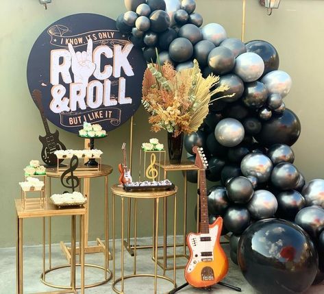 Rock And Roll Theme Party, Rock And Roll Party Decorations, Festa Rock Roll, Double Birthday Parties, Music Party Decorations, Rock And Roll Birthday, Rockstar Birthday, Rockstar Birthday Party, Rock N Roll Party