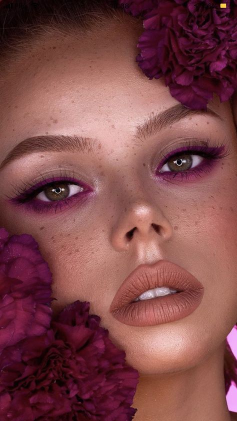 Maroon Makeup, Eyeliner Wings, High Fashion Makeup, Beauty Makeup Photography, Perfect Eyeliner, Shotting Photo, Photoshoot Makeup, Spring Makeup, Beauty Shoot