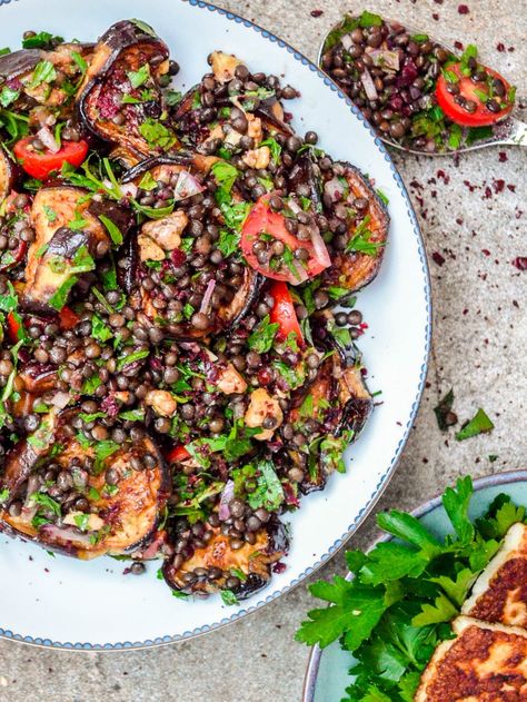 Lentil salad with aubergine - recipe / A kitchen in Istanbul Aubergine Recipes, Aubergine Salad, Turkish Recipe, Aubergine Recipe, Bulgur Salad, Eggplant Salad, Buddha Bowls, Green Lentils, Roasted Vegetable