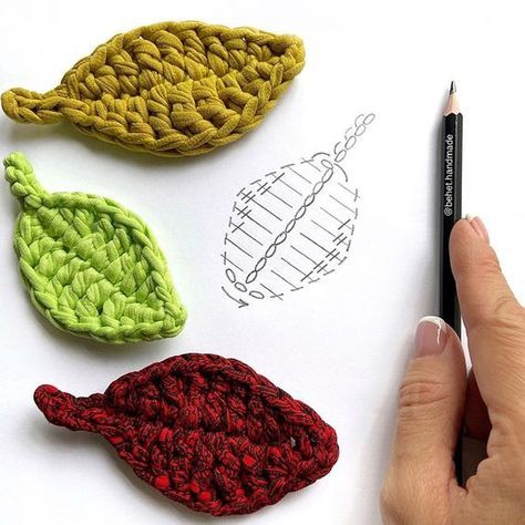 Crochet Leaf, Crochet Leaf Patterns, Crochet Jewelry Patterns, Crochet Earrings Pattern, Mode Crochet, Pola Amigurumi, Leaf Patterns, Crochet Leaves, Crochet Plant