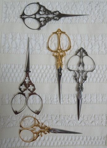 French Scissors Fancy Scissors, Vintage Scissors, Sophie Digard, Pretty Knives, Vintage Sewing Notions, Smart Tiles, Patterns Fabric, Sewing Scissors, Vintage Sewing Machines