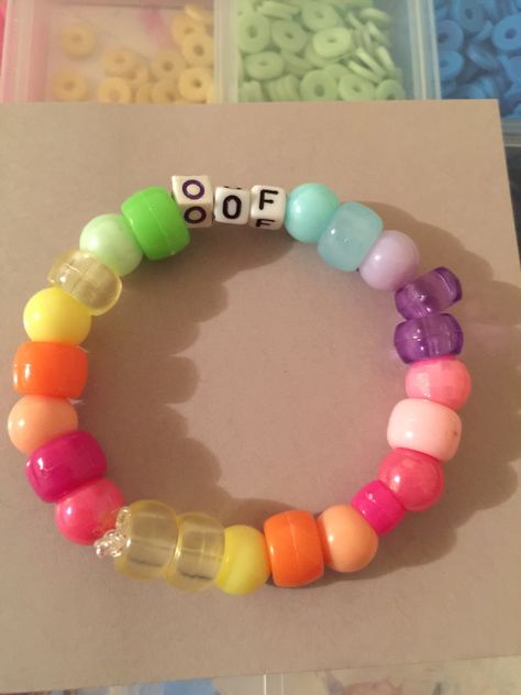 #oof #kandi Funny Kandi Bracelets, Kandi Ideas Words, Kandi Chain, Kandi Aesthetic, Rave Bracelet, Kandi Singles Ideas, Kandi Crafts, Bracket Ideas, Kandi Inspiration