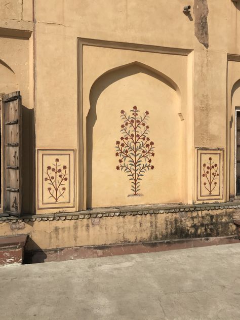 Light Airy Bedroom, Building Front Designs, Amber Fort, Modern Indian Art, Rustic Cafe, India Home Decor, Mughal Architecture, Indian Doors, Zen Room