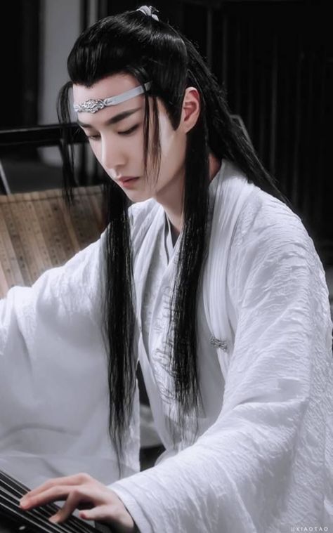 Lan wangji 😚😚😍😍😍 love u Hair Color Shampoo, Chinese Man, Ancient Beauty, Color Shampoo, The Grandmaster, Long Hair Styles Men, Wang Yibo, Asian Actors, A Man