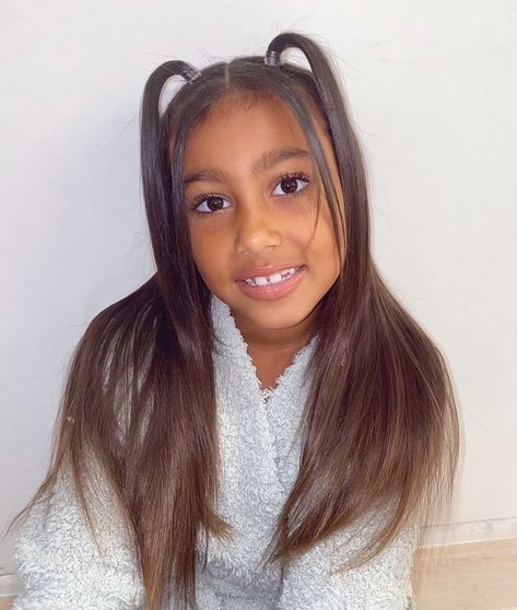 Old Hairstyles, Kardashian Kids, Kkw Beauty, Kim Kardashian And Kanye, Kardashian Family, Kardashian Jenner, Ponytail Hairstyles, Straight Hair, Hair Designs