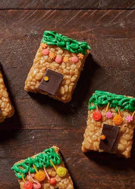 How To Make These Adorable Peanut Chew Sukkahs | Articles Simchat Torah Preschool, Sukkot Crafts, Sukkah Decorations, Sukkot Recipes, Jewish Preschool, Simchat Torah, Feast Of Tabernacles, Wine Craft, Rosh Hashana