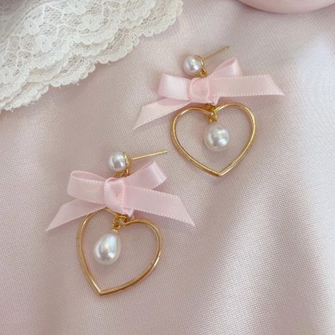 Cute Kawaii Accessories, Coquette Icon, Kawaii Jewelry, Pink Accessories, Foto Poses, Girly Accessories, Fancy Jewellery, Cute Accessories, Fancy Jewelry