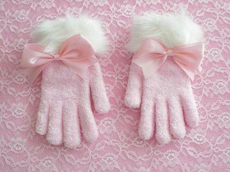 DIY pink winter gloves Mode Rose, Glitter Rosa, Pink Gloves, Hime Gyaru, Pink Winter, Pink Stuff, Pink Things, I Love Pink, Pink Bows