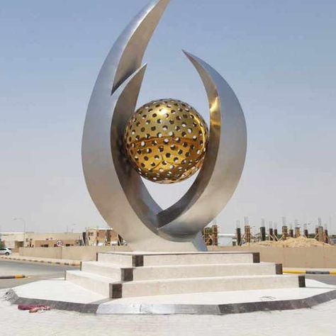 Large Outdoor Statues, Stainless Steel Sculpture, Architecture Design Process, Stainless Steel Art, Statue Garden, Door Design Images, Conceptual Architecture, Trophy Design, Public Sculpture