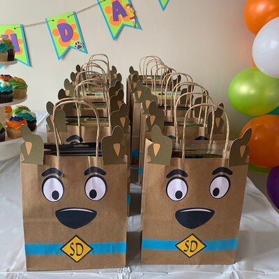 Scooby Doo Gift Bags Scooby Doo Favor Bags Scooby Goody Bags Scooby Doo Birthday Party Decor Scooby Doggy Bags - Etsy Brasil Scooby Doo Decorations, Scooby Birthday, Scooby Doo Cake, Cardboard Crafts Decoration, Scooby Doo Birthday Party, Baby Blocks Baby Shower, Scooby Doo Mystery Incorporated, Boy Birthday Party Themes, Goody Bags