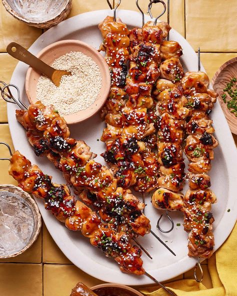 There is no dish more tender and flavorful than grilled chicken that's marinated in a delicious sauce and grilled to perfection. These are the Ultimate Blackstone Chicken Skewers, Chicken Skewers Appetizers For Party, Asian Chicken Skewers, Skewers On The Grill, Kalejunkie Recipes, Skewered Chicken, Granola Dessert, Bbq Feast, Crunchy Food