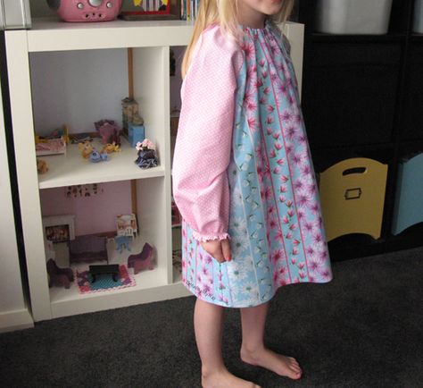 Art Smock, made using a pattern from the 'Oliver + s Little Things to Sew' book. ~ Threading My Way Art Smock Pattern, Kids Art Smock, Smock Pattern, Sewing Creations, Art Smock, Free Pdf Sewing Patterns, Sewing Patterns For Kids, Sewing For Kids, Sewing Patterns Free