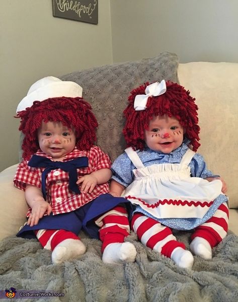 Courtney: This is Bryce and Reece Williams. They are twins! We ordered the costume from Etsy where it was hand made by the lady. Raggedy Ann Costume, Best Diy Halloween Costumes, Old Halloween Costumes, First Halloween Costumes, Twin Halloween, Twin Halloween Costumes, Raggedy Andy