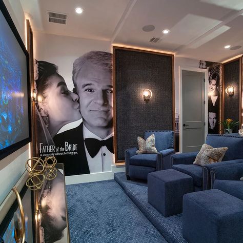 Small Movie Room, Small Theater Room, Small Theatre Room Ideas, Theatre Room Ideas, Room Pictures Ideas, Home Theater Ideas, Modern Media Room, Media Room Decor, Basement Movie Room