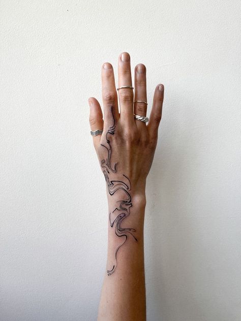 Swirl Tattoo, Hand And Finger Tattoos, Small Hand Tattoos, Subtle Tattoos, Elegant Tattoos, Abstract Tattoo, Dope Tattoos, Little Tattoos, Simplistic Tattoos