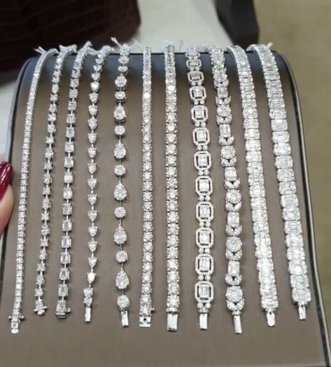 Jewelry Knowledge, Diamond Accessories, Diamond Bracelet Design, Diamond Jewelry Set, American Diamond Jewellery, Expensive Jewelry Luxury, Diamond Necklace Designs, Jewelry Bracelets Gold, Diamond Jewelry Necklace