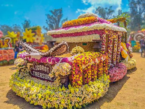 Although Panagbenga 2021 grand events was cancelled, Let me share some photo of the past Panagbenga Float Parade. Panagbenga festival is a month-long celebration in Baguio City. Panagbenga Festival, Philippine Festivals, Gala Decor, Gala Decorations, Philippines Culture, Baguio City, Intro Youtube, Baguio, Ornamental Plants