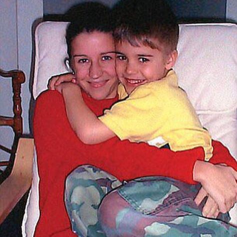 Pattie Mallette, Celebrity Mom, Justin Bieber Posters, Childhood Photos, Top Celebrities, Celebrity Moms, An Angel, Guys And Girls, Justin Bieber