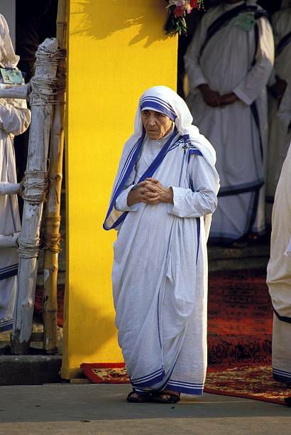 Mother Theresa Picture, Mother Teresa Pictures, Mother Teresa Art, Mother Teresa Photos, Pope Saint John Paul Ii, Missionaries Of Charity, Teresa Of Calcutta, Saint Teresa Of Calcutta, Old Film Stars