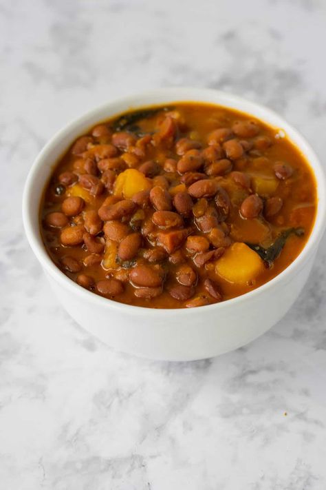 Habichuelas Guisadas Puerto Rico, Puerto Rican Beans, Stewed Beans, Supper Sides, Habichuelas Guisadas, 2024 Meals, Sofrito Recipe, Spanish Food Recipes, Latin Dishes