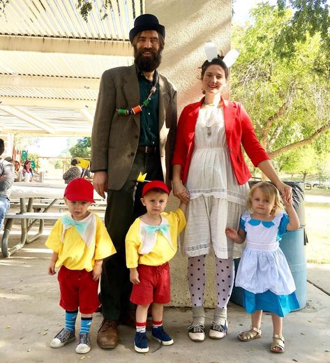 Searching for fun Halloween ideas for your fam jam? These super unique, creative and funny matching family Halloween costumes are BEYOND adorable! Family Costumes Ideas, Family Costumes For Halloween, Matching Family Costumes, Fun Halloween Ideas, Matching Family Halloween Costumes, Family Costume Ideas, Scarecrow Costume, Costumes For Halloween, Tweedle Dee