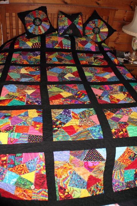 Crazy Quilt Templates, Colchas Quilting, Crazy Quilts Patterns, Crumb Quilt, Colorful Quilt, Crazy Quilt Blocks, Block Quilt, Scrappy Quilt Patterns, String Quilts