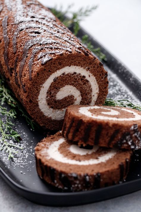 Chocolate Chestnut Christmas Yule Log with Faux-Bois Wood Grain pattern Christmas Roll Cake, Holiday Chocolate Cake, Christmas Cake Roll, Chocolate Cake Roll, Light Chocolate Cake, Chocolate Roll Cake, Yule Log Cake, Chocolate Sponge Cake, Log Cake