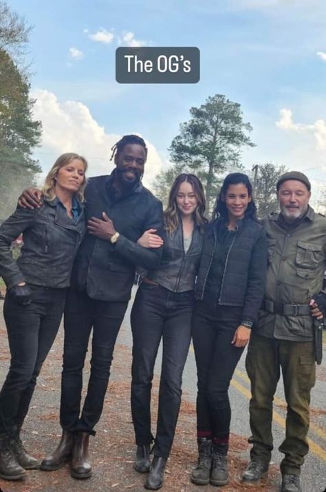 Room Collage, Walking Dead Cast, Fear The Walking, Alycia Debnam, Alycia Debnam Carey, Fear The Walking Dead, Stuff And Thangs, Safe Place, Walking Dead