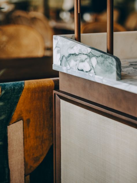 Studio Perrier - Architecte Server Station, Restaurant Station, Bar Counter Design, Millwork Details, Marble Detail, Interior Architects, Marble Bar, Joinery Details, Restaurant Concept