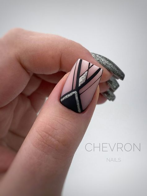 Geometric Animal Nail Art, Geometric Pattern Nails, Aztec Nail Art Designs, Geometric Nails Design, Art Deco Nails Gatsby, Art Deco Nails Designs, Nails Geometric Design, 1920 Nails, Nail Art Lines Designs