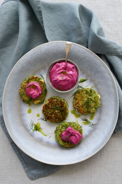 Pea & Dill Cakes with Beetroot Yogurt - Nordic Kitchen stories Cardamom Buns, Tasty Meat, Nordic Kitchen, Packed Lunch, Free Meal, Yogurt Recipes, Light Dinner, Kitchen Stories, Frozen Peas