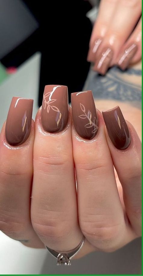 Fall Nails Non Acrylic, Gel Polish Nail Designs Brown, Nail Art Design Brown Colour, Stylish Nails Brown, Nail Designs With Brown Polish, Brown Lepord Print Nails, Light Brown Sns Nails, Brow Nail Design, Nails For Brown Outfit