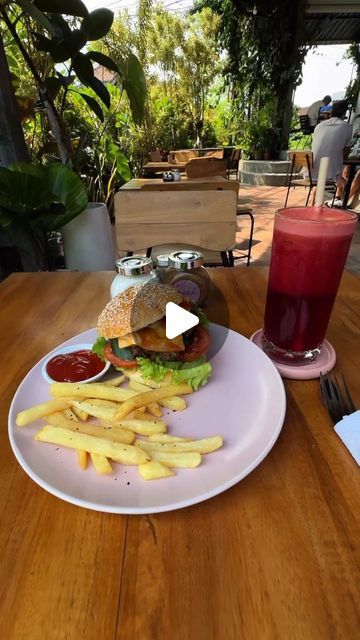 Camera Tricks Tips Mobile on Instagram: "Restaurant Insta reel idea @bayounug Tag a friend who needs to try this shot  . Save this Tricks and try it  . Support & Follow & like, Comment  . Selected by :@akif_saleem_ . #restaurant #juice #food #burger #behindthescene #iphonephotography #iphoneography #shotoniphone #photographytutorial #creativevideo  #reels #photographytricks  #videotutorial #broll #mobilephotographer #photographyidea #makingof #idea #tips #tricks" Instagram Reel Ideas Food, Restaurant Reels Instagram, Food Reels Ideas, Food Reels Instagram, Restaurant Reels, Video Techniques, Healthy Food Instagram, Photo Reel, Instagram Restaurant