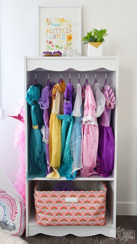 DIY Dress Up Storage from a Bookcase Hack Dress Up Clothes Storage, Dress Up Area, Creative Toy Storage, Dress Up Wardrobe, Dress Up Stations, Dress Up Closet, Robe Diy, Dress Up Storage, Dress Up Clothes