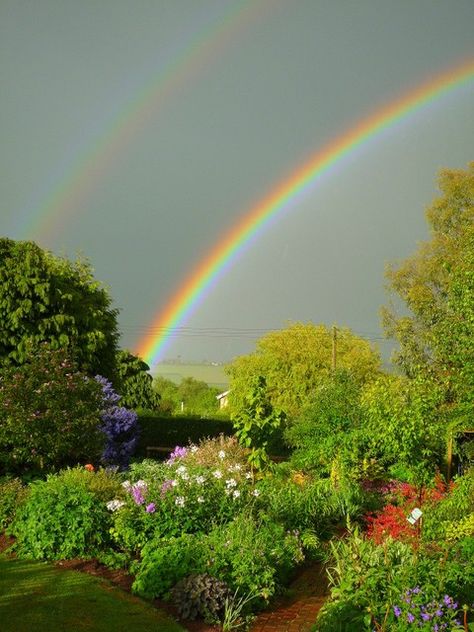 Rainbow Photography Nature, Christian Canvas Paintings, Light Being, Rainbow Pictures, Rainbow Photography, Love Pink Wallpaper, Diy Abstract Canvas Art, God's Promise, Double Rainbow